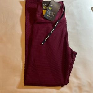 New With Tags THE NIKE EPIC LUX TIGHT FIT
